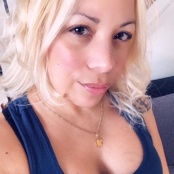 Meet your Posher, Chelle - Picture 1 of 5